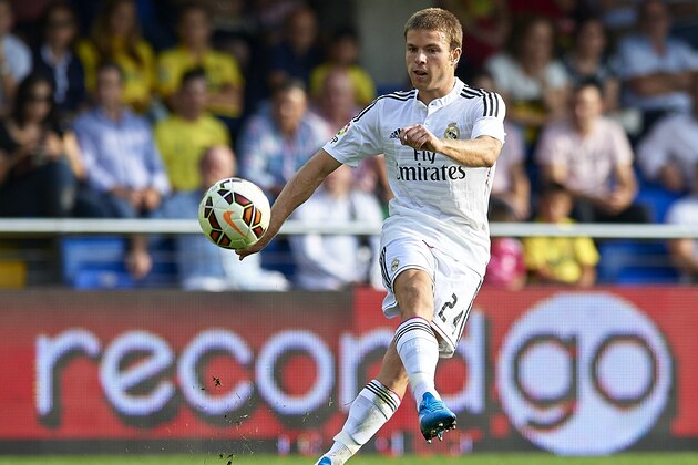 VILLARREAL, SPAIN - SEPTEMBER 27:  Asier Illarramendi of Real Madrid in action during the La Liga match between Villarreal CF and Real Madrid at El Madrigal on September 27, 2014 in Villarreal, Spain.  (Photo by Manuel Queimadelos Alonso/Getty Images)