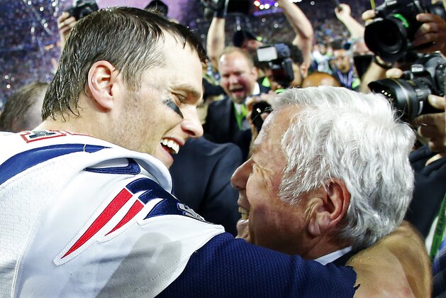 GLENDALE, AZ - FEBRUARY 01:  Tom Brady #12 of the New England Patriots celebrates with team owner Robert Kraft after defeating the Seattle Seahawks 28-24 during Super Bowl XLIX at University of Phoenix Stadium on February 1, 2015 in Glendale, Arizona.  (Photo by Tom Pennington/Getty Images)