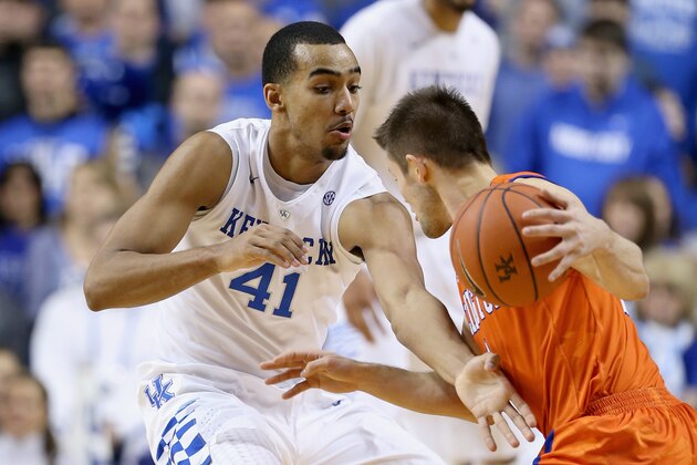 LEXINGTON, KY - NOVEMBER 25:  Trey Lyles #41 of the Kentucky Wildcats defends Drew Charles #4 of the Texas-Arlington Mavericks at Rupp Arena on November 25, 2014 in Lexington, Kentucky.  (Photo by Andy Lyons/Getty Images)