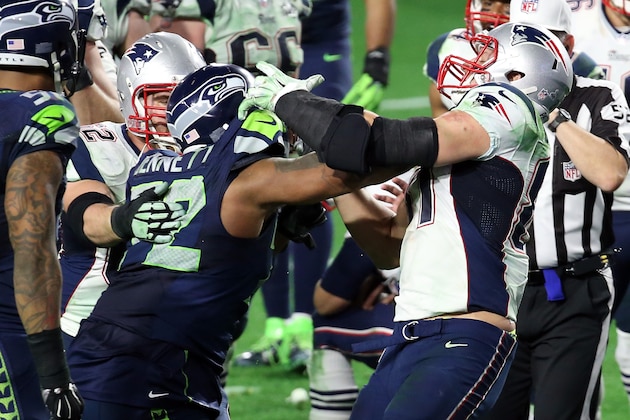 GLENDALE, AZ - FEBRUARY 01:  Rob Gronkowski #87 of the New England Patriots and Michael Bennett #72 of the Seattle Seahawks clash in the fourth quarter during Super Bowl XLIX at University of Phoenix Stadium on February 1, 2015 in Glendale, Arizona.  (Photo by Andy Lyons/Getty Images)