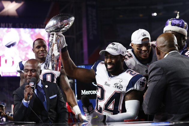 GLENDALE, AZ - FEBRUARY 01:  Darrelle Revis #24 of the New England Patriots celebrates with the Vince Lombardi Trophy after defeating the Seattle Seahawks 28-24 to win Super Bowl XLIX at University of Phoenix Stadium on February 1, 2015 in Glendale, Arizona.  (Photo by Christian Petersen/Getty Images)
