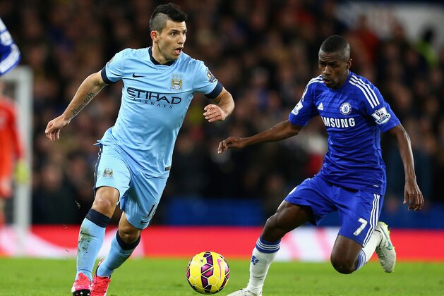 LONDON, ENGLAND - JANUARY 31:  Sergio Aguero of Manchester City is challenged by Ramires of Chelsea during the Barclays Premier League match between Chelsea and Manchester City at Stamford Bridge on January 31, 2015 in London, England.  (Photo by Clive Mason/Getty Images)