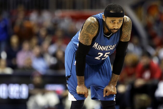 Minnesota Timberwolves' Mo Williams looks down the court in the final minutes of an NBA basketball game against the Atlanta Hawks, Sunday, Jan. 25, 2015, in Atlanta. The Hawks defeated the Timberwolves 112-100 to win their 16th game in a row. (AP Photo/David Goldman) Minnesota Timberwolves' Mo Williams looks down the court in the final minutes of an NBA basketball game against the Atlanta Hawks, Sunday, Jan. 25, 2015, in Atlanta. The Hawks defeated the Timberwolves 112-100 to win their 16th game in a row. (AP Photo/David Goldman)