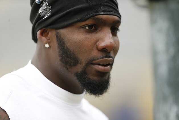 Dallas Cowboys wide receiver Dez Bryant (88) warms up before an NFL divisional playoff football game against the Green Bay Packers, Sunday, Jan. 11, 2015, in Green Bay, Wis. (AP Photo/Mike Roemer)