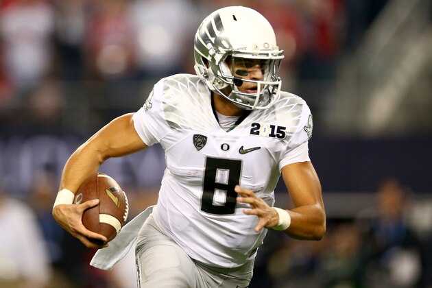 ARLINGTON, TX - JANUARY 12:  Quarterback Marcus Mariota #8 of the Oregon Ducks runs the ball against the Ohio State Buckeyes during the College Football Playoff National Championship Game at AT&T Stadium on January 12, 2015 in Arlington, Texas.  (Photo by Ronald Martinez/Getty Images)