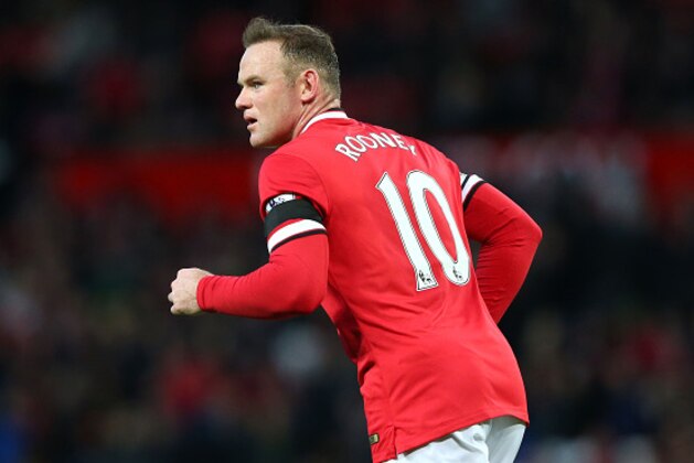 MANCHESTER, ENGLAND - JANUARY 31:  Wayne Rooney of Manchester United wears a black armband in memory of the Munich air disaster during the Barclays Premier League match between Manchester United and Leicester City at Old Trafford on January 31, 2015 in Manchester, England.  (Photo by Alex Livesey/Getty Images)