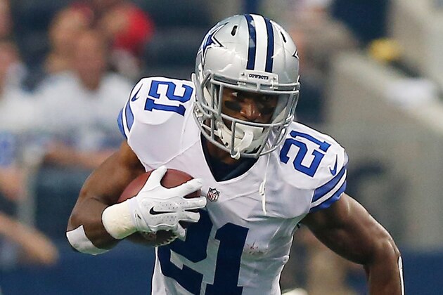 ARLINGTON, TX - OCTOBER 05:  Joseph Randle #21 of the Dallas Cowboys carriers the ball against the Houston Texans in the first half at AT&T Stadium on October 5, 2014 in Arlington, Texas.  (Photo by Tom Pennington/Getty Images)