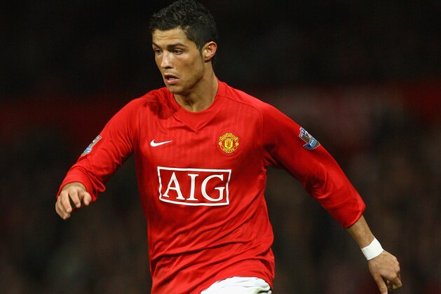 MANCHESTER, UNITED KINGDOM - FEBRUARY 18:  Cristiano Ronaldo of Manchester United in action during the Barclays Premier League match between Manchester United and Fulham at Old Trafford on February 18, 2009 in Manchester, England.  (Photo by Alex Livesey/Getty Images)