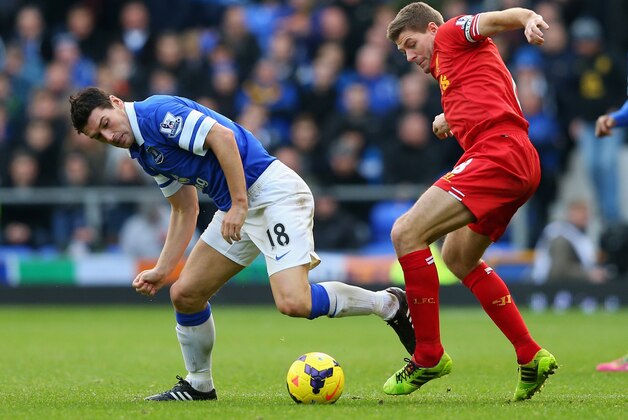 LIVERPOOL, ENGLAND - NOVEMBER 23:  Steven Gerrard of Liverpool tangles with Gareth Barry of Everton during the Barclays Premier League match between Everton and Liverpool at Goodison Park on November 23, 2013 in Liverpool, England.  (Photo by Alex Livesey/Getty Images)