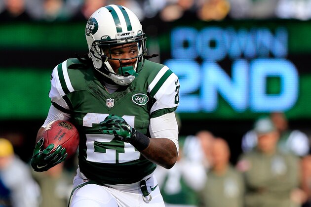 EAST RUTHERFORD, NJ - NOVEMBER 09:  Running back Chris Johnson #21 of the New York Jets carries the ball against the Pittsburgh Steelers during a game at MetLife Stadium on November 9, 2014 in East Rutherford, New Jersey.  (Photo by Alex Trautwig/Getty Images)