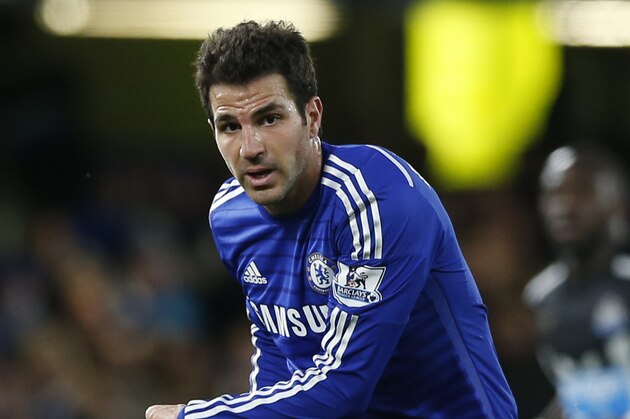 Chelsea's Cesc Fabregas passes the ball forward during the English Premier League soccer match between Chelsea and Newcastle United at Stamford Bridge stadium in London, Saturday, Jan. 10, 2015. (AP Photo/Alastair Grant)