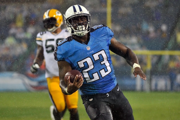 NASHVILLE, TN - AUGUST 09:  Running back Shonn Greene #23 of the Tennessee Titans rushes for a touchdown against the Green Bay Packers at LP Field on August 9, 2014 in Nashville, Tennessee.  (Photo by Frederick Breedon/Getty Images)