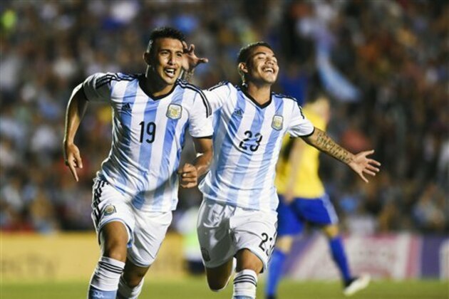 Argentina's Rodrigo Contreras, left, and teammate Maximiliano Brian Rolon celebrate Contreras' goal against Brazil at a South America Under-20 soccer match in Montevideo, Uruguay, Sunday, Feb. 1, 2015. (AP Photo/Matilde Campodonico)