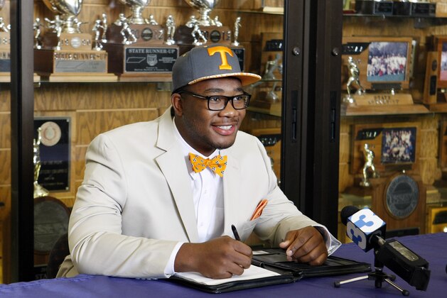 Drew Richmond, an offensive tackle, signs his national letter of intent to play football at Tennessee during a signing day ceremony at Memphis University School Wednesday, Feb. 4, 2015. Richmond decommitted from Mississippi earlier this week and signed with Tennessee. (AP Photo/Karen Pulfer Focht)