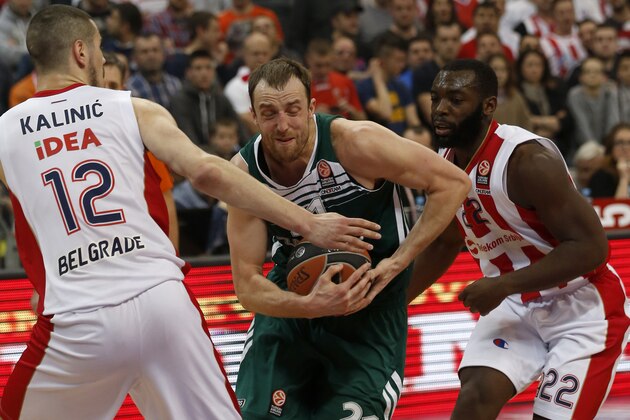 Arturas Milaknis from Lithuania's BC Zalgiris, center, drives to the basket as Red Star's Nikola Kalinic, left, and Charles Jenkins tries to block him during their Euroleague Top 16 basketball match in Belgrade, Serbia, Thursday, Feb. 5, 2015. (AP Photo/Darko Vojinovic)