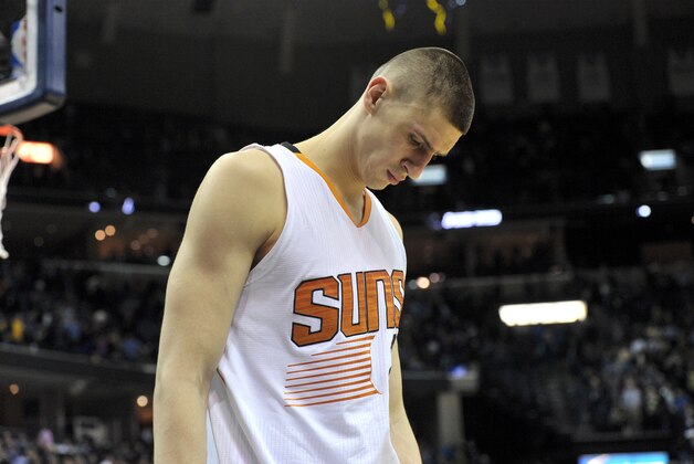 Phoenix Suns center Alex Len (21) leaves the court after an NBA basketball game Sunday, Jan. 11, 2015, in Memphis, Tenn. The Grizzlies beat the Suns 122-110 in double overtime. (AP Photo/Brandon Dill)