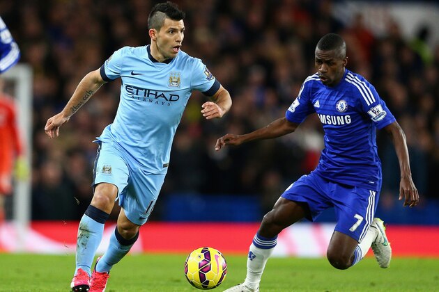 LONDON, ENGLAND - JANUARY 31:  Sergio Aguero of Manchester City is challenged by Ramires of Chelsea during the Barclays Premier League match between Chelsea and Manchester City at Stamford Bridge on January 31, 2015 in London, England.  (Photo by Clive Mason/Getty Images)