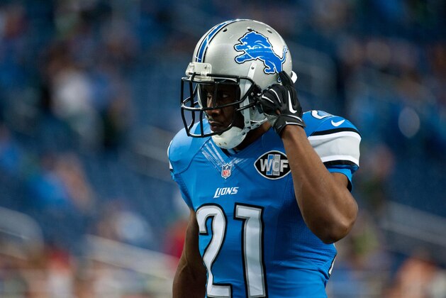Dec 7, 2014; Detroit, MI, USA; Detroit Lions running back Reggie Bush (21) before the game against the Tampa Bay Buccaneers at Ford Field. Mandatory Credit: Tim Fuller-USA TODAY Sports