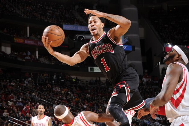 HOUSTON, TX - FEBRUARY 4: Derrick Rose #1 of the Chicago Bulls shoots against the Houston Rockets on February 4, 2015 at the Toyota Center in Houston, Texas. NOTE TO USER: User expressly acknowledges and agrees that, by downloading and or using this photograph, User is consenting to the terms and conditions of the Getty Images License Agreement. Mandatory Copyright Notice: Copyright 2015 NBAE (Photo by Bill Baptist/NBAE via Getty Images)