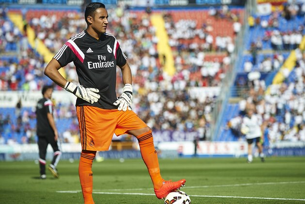 VALENCIA, SPAIN - OCTOBER 18:  Keylor Navas of Real Madrid looks on before the La Liga match between Levante UD and Real Madrid at Ciutat de Valencia on October 18, 2014 in Valencia, Spain.  (Photo by Manuel Queimadelos Alonso/Getty Images)