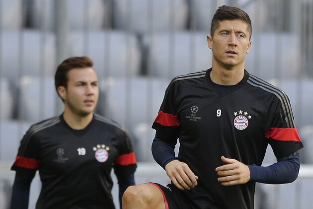 Bayern's Robert Lewandowski, foreground, and teammate Mario Goetze attend a training session ahead of Wednesday's Champions League group E soccer match between FC Bayern Munich and Manchester City, in Munich, southern Germany, Tuesday, Sept. 16, 2014. (AP Photo/Matthias Schrader)