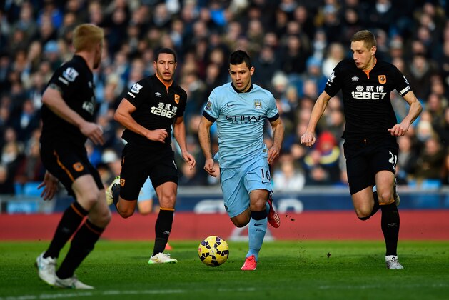 MANCHESTER, ENGLAND - FEBRUARY 07:  Sergio Aguero of Manchester City competes with Michael Dawson of Hull City during the Barclays Premier League match between Manchester City and Hull City at the Etihad Stadium on February 7, 2015 in Manchester, England.  (Photo by Mike Hewitt/Getty Images)