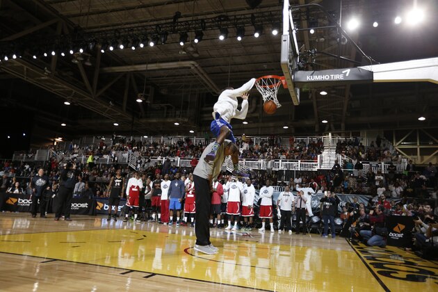 NEW ORLEANS, LA - FEBRUARY 15: Thanasis Antetokounpo of the Delaware 87ers attempts a dunk by jumping over his brother Giannis Antetokounmpo of the Milwaukee Bucks during the Slam Dunk Contest as part of the NBA Dream Factory presented by Boost Mobile 2014 at Sprint Arena as part of 2014 NBA All-Star Weekend at the Ernest N. Morial Convention Center on February 15, 2014 in New Orleans, Louisiana. NOTE TO USER: User expressly acknowledges and agrees that, by downloading and/or using this photograph, user is consenting to the terms and conditions of the Getty Images License Agreement.  Mandatory Copyright Notice: Copyright 2014 NBAE (Photo by Gregory Shamus/NBAE via Getty Images)
