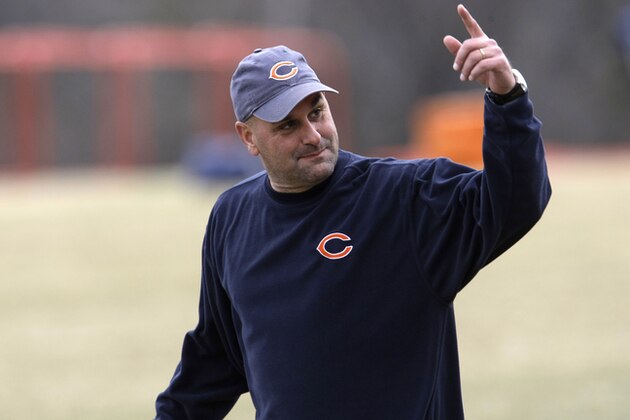 Chicago Bears' defensive backs coach Jon Hoke conducts drills during the Bears' mini camp in Lake Forest, Ill., Wednesday, March 18, 2009. (AP Photo/Charles Rex Arbogast)