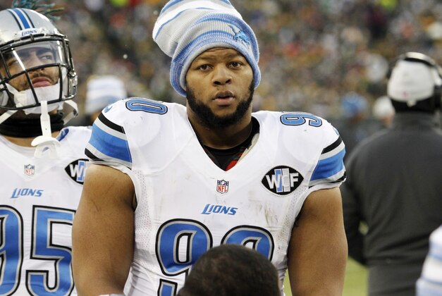 Detroit Lions' Ndamukong Suh during the first half of an NFL football game against the Green Bay Packers Sunday, Dec. 28, 2014, in Green Bay, Wis. (AP Photo/Matt Ludtke)