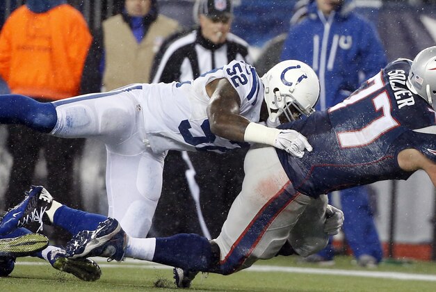 New England Patriots tackle Nate Solder (77) scores on a 16-yard touchdown catch from quarterback Tom Brady against Indianapolis Colts inside linebacker D'Qwell Jackson (52) during the second half of the NFL football AFC Championship game Sunday, Jan. 18, 2015, in Foxborough, Mass. (AP Photo/Elise Amendola)