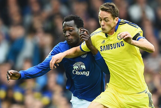 LIVERPOOL, ENGLAND - AUGUST 30:  Romelu Lukaku of Everton is challenged by Nemanja Matic of Chelsea during the Barclays Premier League match between Everton and Chelsea at Goodison Park on August 30, 2014 in Liverpool, England.  (Photo by Laurence Griffiths/Getty Images)