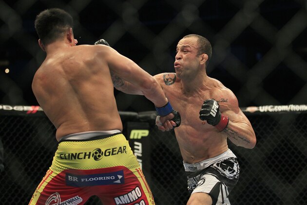 Wanderlei Silva, right, fights Cung Le during a UFC 139 Mixed Martial Arts middleweight bout in San Jose, Calif., Saturday, Nov. 19, 2011. (AP Photo/Jeff Chiu)