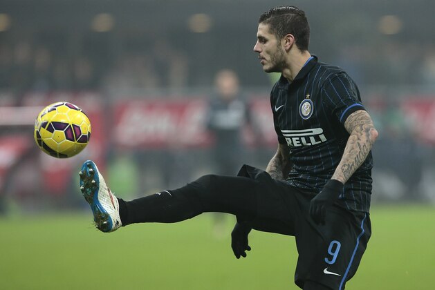 MILAN, ITALY - DECEMBER 21:  Mauro Emanuel Icardi of FC Internazionale Milano controls the ball during the Serie A match betweeen FC Internazionale Milano and SS Lazio at Stadio Giuseppe Meazza on December 21, 2014 in Milan, Italy.  (Photo by Marco Luzzani/Getty Images)