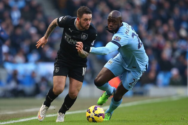 MANCHESTER, ENGLAND - DECEMBER 28:  Danny Ings of Burnley is marshalled by Eliaquim Mangala of Manchester City during the Barclays Premier League match between Manchester City and Burnley at Etihad Stadium on December 28, 2014 in Manchester, England.  (Photo by Jan Kruger/Getty Images)