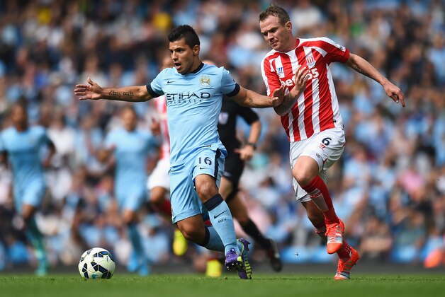 MANCHESTER, ENGLAND - AUGUST 30:  Sergio Aguero of Manchester City is challenged by Glenn Whelan of Stoke City during the Barclays Premier League match between Manchester City and Stoke City at Etihad Stadium on August 30, 2014 in Manchester, England.  (Photo by Shaun Botterill/Getty Images)