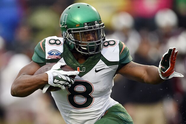 SHREVEPORT, LA - DECEMBER 27: Duke Johnson #8 of the Miami Hurricanes runs for yards against the South Carolina Gamecocks during the first quarter of the Duck Commander Independence Bowl at Independence Stadium on December 27, 2014 in Shreveport, Louisiana.  (Photo by Stacy Revere/Getty Images)