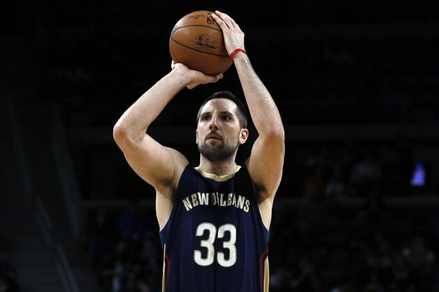 New Orleans Pelicans forward Ryan Anderson (33) shoots against the Detroit Pistons in the second half of an NBA basketball game in Auburn Hills, Mich., Wednesday, Jan. 14, 2015. (AP Photo/Paul Sancya)