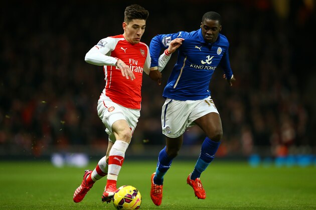 LONDON, ENGLAND - FEBRUARY 10:  Hector Bellerin of Arsenal battles for the ball with Jeffrey Schlupp of Leicester City during the Barclays Premier League match between Arsenal and Leicester City at Emirates Stadium on February 10, 2015 in London, England.  (Photo by Richard Heathcote/Getty Images)