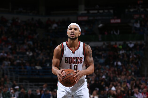 MILWAUKEE, WI - FEBRUARY 7:  Jerryd Bayless #19 of the Milwaukee Bucks ;pgt; against the Boston Celtics on February 7, 2015 at the BMO Harris Bradley Center in Milwaukee, February. NOTE TO USER: User expressly acknowledges and agrees that, by downloading and or using this Photograph, user is consenting to the terms and conditions of the Getty Images License Agreement. Mandatory Copyright Notice: Copyright 2015 NBAE (Photo by Gary Dineen/NBAE via Getty Images)