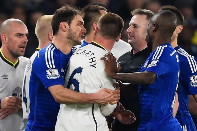 LONDON, ENGLAND - FEBRUARY 11:  Branislav Ivanovic of Chelsea clashes with James McCarthy of Everton during the Barclays Premier League match between Chelsea and Everton at Stamford Bridge on February 11, 2015 in London, England.  (Photo by Mike Hewitt/Getty Images)