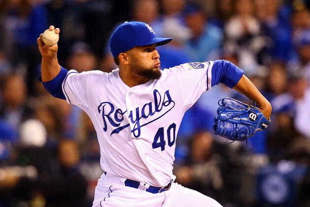 KANSAS CITY, MO - OCTOBER 22: Kelvin Herrera #40 of the Kansas City Royals pitches against the San Francisco Giants during Game Two of the 2014 World Series at Kauffman Stadium on October 22, 2014 in Kansas City, Missouri.  (Photo by Dilip Vishwanat/Getty Images)