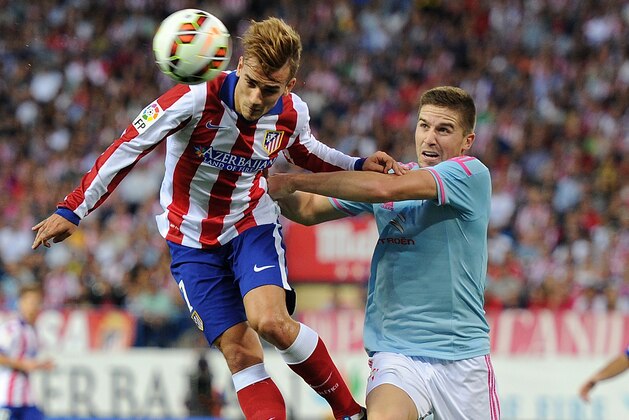 MADRID, SPAIN - SEPTEMBER 20:  Antoine Griezmann of Club Atletico de Madrid gets to the ball ahead of Andreu Fontas of Real Club Celta de Vigo during the La Liga match at the Vicente Calderon stadium on September 20, 2014 in Madrid, Spain.  (Photo by Denis Doyle/Getty Images)