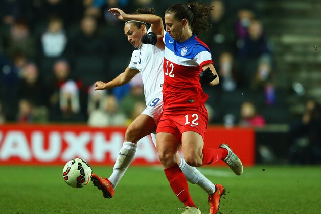 MILTON KEYNES, ENGLAND - FEBRUARY 13:  Jodie Taylor of England battles with Lauren Holiday of the United States during the Women's Friendly International match between England and USA at Stadium mk on February 13, 2015 in Milton Keynes, England.  (Photo by Richard Heathcote/Getty Images)