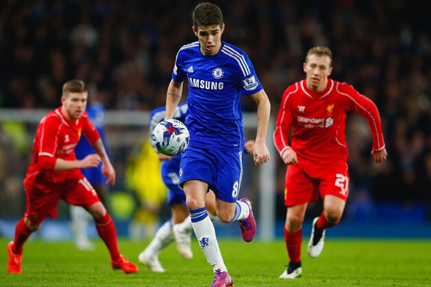 LONDON, ENGLAND - JANUARY 27:  Oscar of Chelsea breaks with the ball during the Capital One Cup Semi-Final second leg between Chelsea and Liverpool at Stamford Bridge on January 27, 2015 in London, England.  (Photo by Julian Finney/Getty Images)
