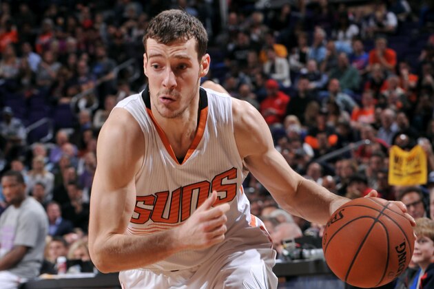 PHOENIX, AZ - FEBRUARY 2: Goran Dragic #1 of the Phoenix Suns drives against the Memphis Grizzlies on February 2, 2015 at U.S. Airways Center in Phoenix, Arizona. NOTE TO USER: User expressly acknowledges and agrees that, by downloading and or using this photograph, user is consenting to the terms and conditions of the Getty Images License Agreement. Mandatory Copyright Notice: Copyright 2015 NBAE (Photo by Barry Gossage/NBAE via Getty Images)