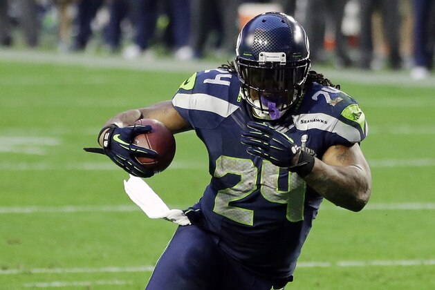 Seattle Seahawks running back Marshawn Lynch (24) carries the ball during the first half of NFL Super Bowl XLIX football game against the New England Patriots on Sunday, Feb. 1, 2015, in Glendale, Ariz. (AP Photo/Elise Amendola)
