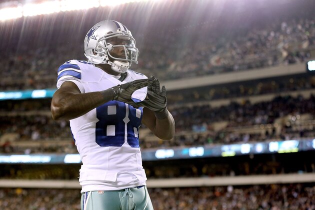 PHILADELPHIA, PA - DECEMBER 14:  Dez Bryant #88 of the Dallas Cowboys celebrates after scoring a touchdown against the Philadelphia Eagles at Lincoln Financial Field on December 14, 2014 in Philadelphia, Pennsylvania.  (Photo by Mitchell Leff/Getty Images)