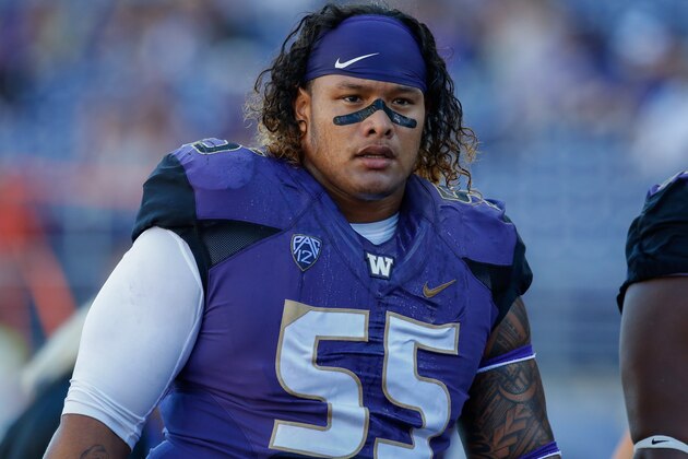 SEATTLE, WA - SEPTEMBER 13:  Nose tackle Danny Shelton #55 of the Washington Huskies looks on prior to the game against the Illinois Fighting Illini on September 13, 2014 at Husky Stadium in Seattle, Washington.  (Photo by Otto Greule Jr/Getty Images)