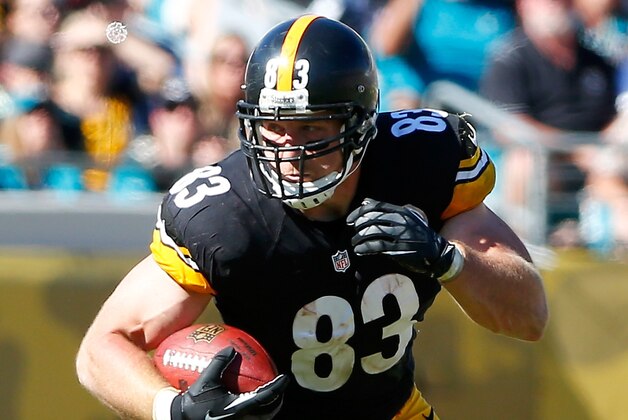 JACKSONVILLE, FL - OCTOBER 05:   Heath Miller #83 of the Pittsburgh Steelers runs for yardage during the game against the Jacksonville Jaguars at EverBank Field on October 5, 2014 in Jacksonville, Florida.  (Photo by Sam Greenwood/Getty Images)