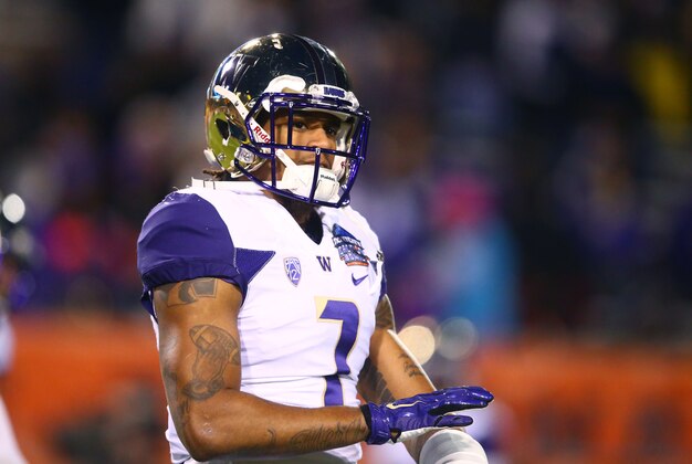 Jan 2, 2015; Tempe, AZ, USA; Washington Huskies linebacker Shaq Thompson (7) prior to the game against the Oklahoma State Cowboys in the 2015 Cactus Bowl at Sun Devil Stadium. Mandatory Credit: Mark J. Rebilas-USA TODAY Sports